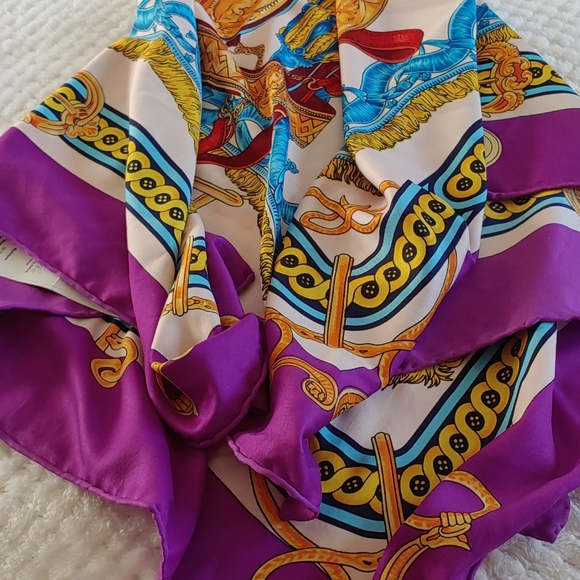 Scarv - Picture 4 of 4